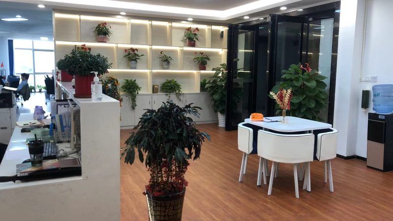 在选择标杆企业时，业绩是首要考虑的因素。企业可以通过以下几个方面来评估业绩：