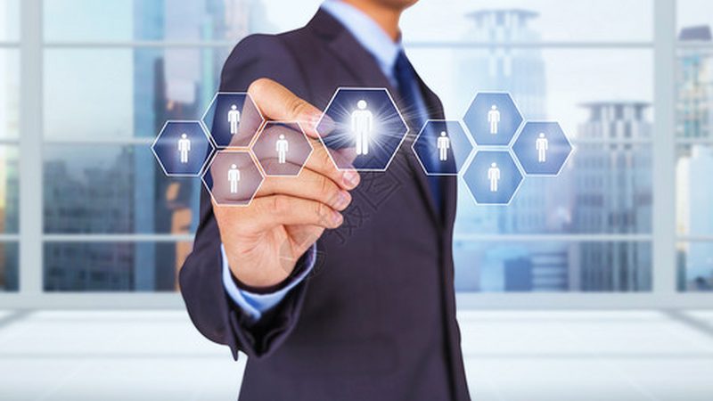 在选择企业管理咨询公司时，需注意以下几点：